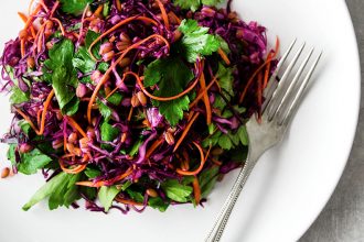 Eco Lifestyle, Gesunde Ernährung: Gegessen wird immer – Online Shop für Lebensmitttel – Crunchy Emmer Salat