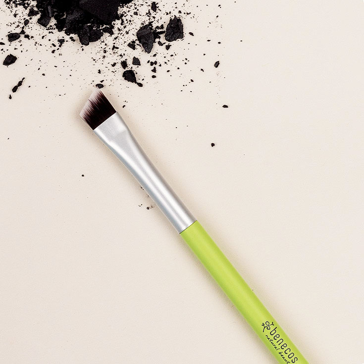 Benecos – Unser veganes Make-Up Pinsel 1 x 1: Angled Brush