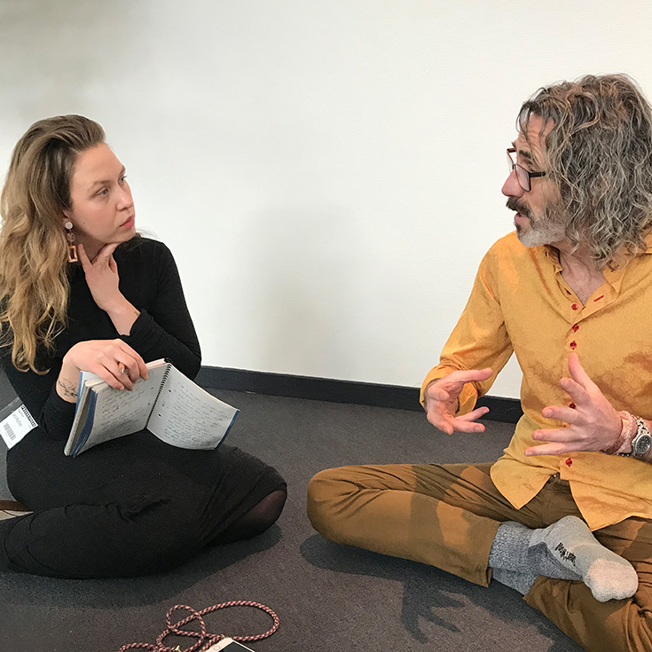 Pukka Bio Tee – Warum wir keine Kooperation eingehen wollten. Pukka wurde an den Großkonzern Unilever aufgekauft. Ein Gespräch mit Gründer Tim Westwell und Lara Keuthen