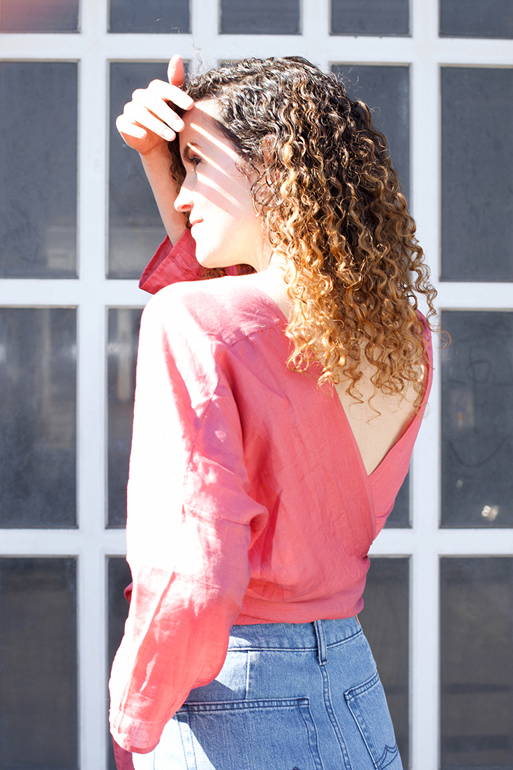 Fashion Revolution Week 2019 #whomademyclothes: Mia Marjanovic von Hey Lila Hey trägt eine Wickelbluse von Jyoti und eine Jeans von Kings of Indigo