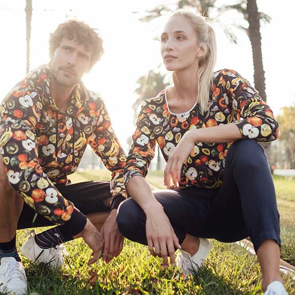 Peppermynta Brandfinder: recolution. Das Fair-Fashion Label produziert coole, vegane Streetwear aus nachhaltigen Materialien. Das Label ist GOTS und Fairtrade zertifiziert: Sweatshirts & Hoodies, Zipper, Longsleeves, Shorts & Hosen, Unterwäsche