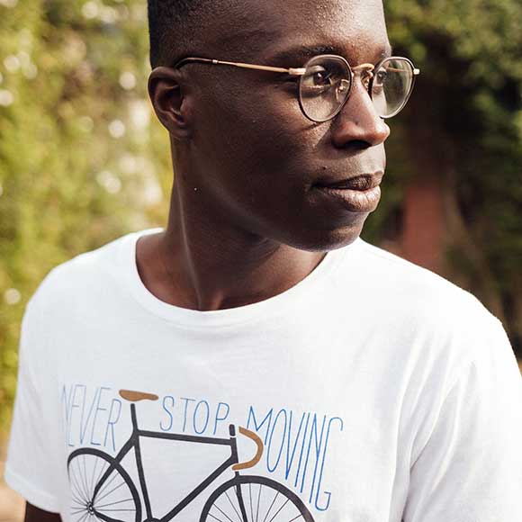 Peppermynta Brandfinder: recolution. Das Fair-Fashion Label produziert coole, vegane Streetwear aus nachhaltigen Materialien. Das Label ist GOTS und Fairtrade zertifiziert: Sweatshirts & Hoodies, Zipper, Longsleeves, Shorts & Hosen, Unterwäsche