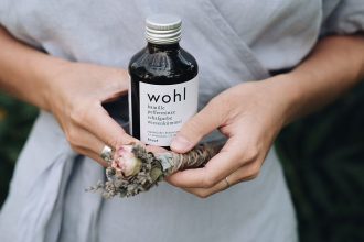 Wildkräuter zum Trinken – Kruut bringt heimische Kraftpakete in die Flasche: Tinktur, Elixier