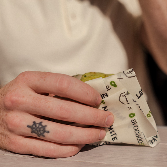 Peppermynta Brandfinder: Avocadostore. Ein Online Marktplatz für Fair Fashion und Green Lifestyle-Artikel: faire Mode für Frauen, Männer und Kinder sowie viele Eco Lifestyle Produkte zum Wohnen und Leben.