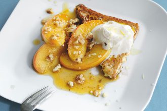 Mit Resten kochen – Rezept für recyceltes Brot mit Äpfeln, Nüssen und Ingwersauce