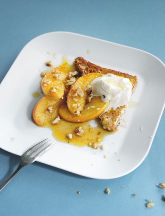 Mit Resten kochen – Rezept für recyceltes Brot mit Äpfeln, Nüssen und Ingwersauce