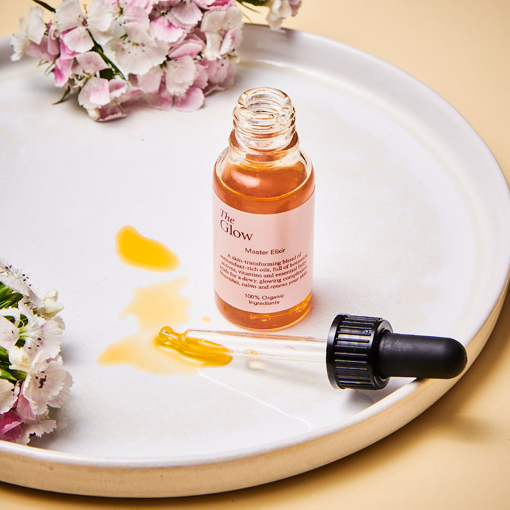 The Glow – 5 Naturkosmetik Produkte für die perfekte Pflege-Routine nach dem Baukastenprinzip. Alles ist mit allem kombinierbar. Master Elixir