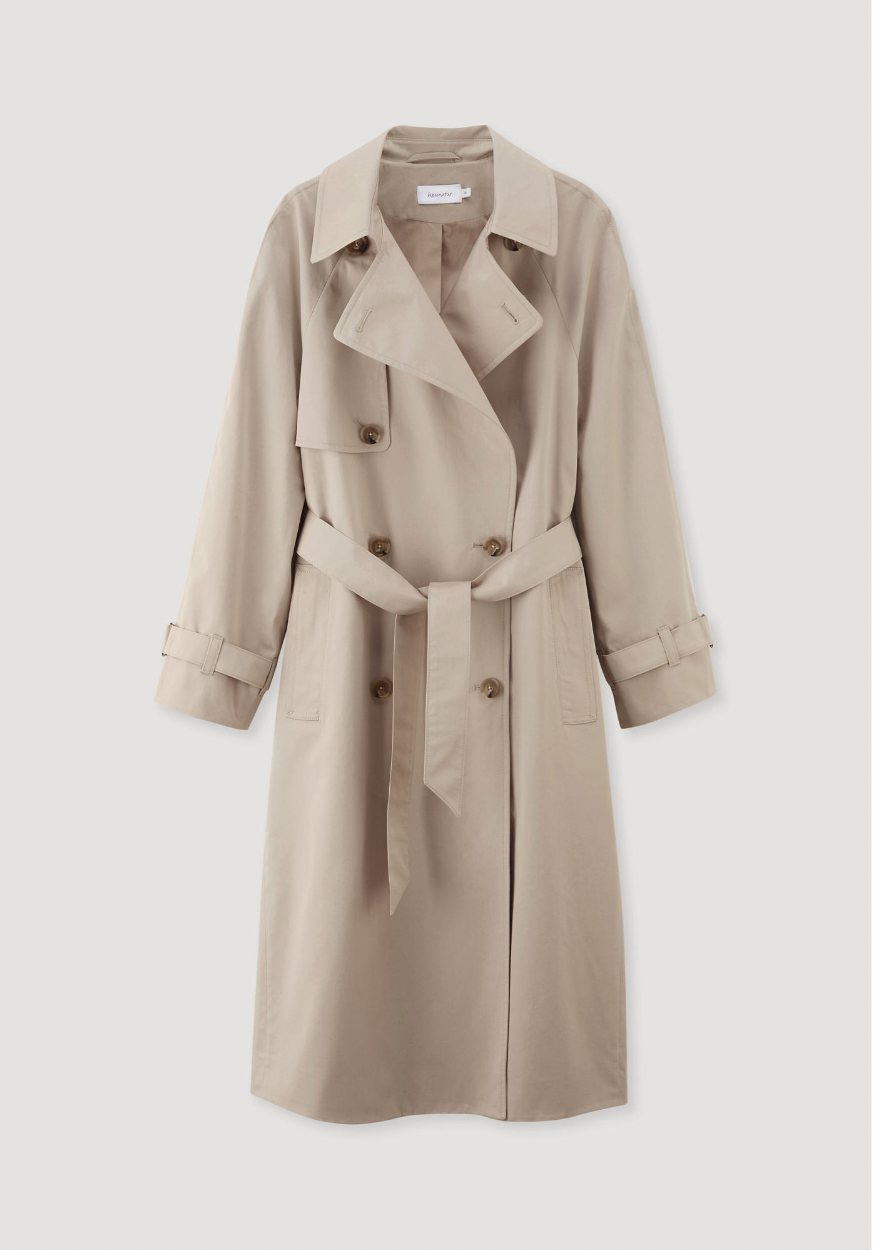 Fair Fashion Trenchcoat – Nachhaltiger Mantel für den Herbst: nachhaltiger Trenchcoat von Hessnatur aus Naturmaterialien wie Bio-Baumwolle für den Übergang
