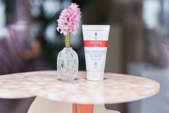 Skinification: Speick Pure – Milde Naturkosmetik Haarpflege für gereizte, juckende, empfindliche und sensible Kopfhaut. Veganes Naturkosmetik Shampoo und Naturkosmetik Conditioner für die Kopfhautpflege. Ohne Duftstoffe, Farbstoffe und Parfüm