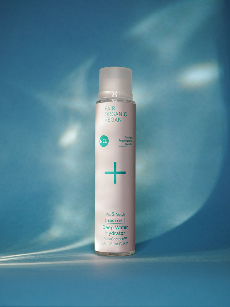 Natürliche Wirkstoffkosmetik von i+m Naturkosmetik Berlin: Mit natürlichen Inhaltsstoffen und Vitamin C: Biokosmetik Hydrolat Deep Water Hydrator. Rosenwasser, Melissenwasser, 2-Phasen-Hydrating-Konzentrat, Nektar, Bakuchiol Elixier, Orangenblütenwasser, Depuff Augen Roll-On, Feuchtigkeitsserum und Regenerationsöl