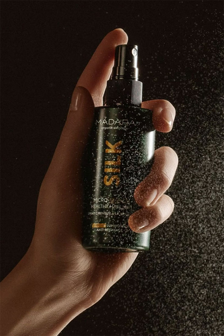 Naturkosmetik Haarpflege – Feuchtigkeitspflege für sonnengestresstes Haar! Natürliche Haarpflege ohne bedenkliche und schädliche Inhaltsstoffe wie z.B. Silikone. So wirst du Haarschäden von Sommer, Sonne, Hitze und Salzwasser los: Naturkosmetik Hairmist von Mádara