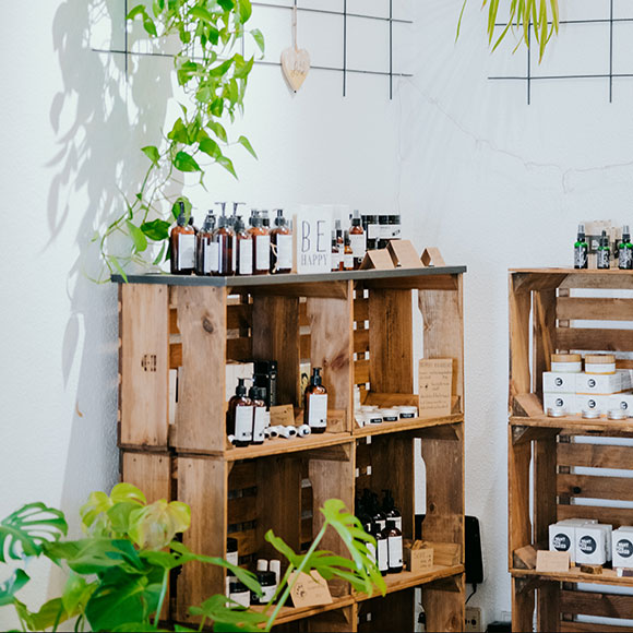 Peppermynta Brandfinder: Mangolds Online Shop. Eco Lifestyle Online Shop für handverlesene Naturkosmetik, faire Yoga Wear, Slow Food. Natürliche Haarpflege, Bio Hautpflege, Yoga Kleidung, Accessoires.