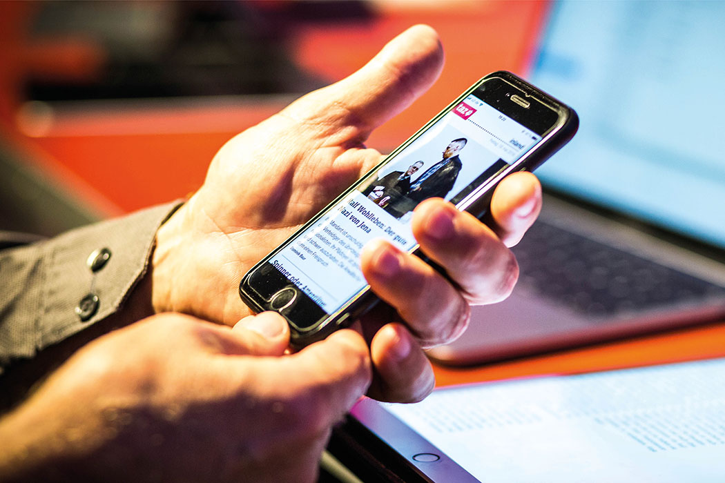 taz die tageszeitung – Warum seriöser unabhängiger Journalismus Geld kostet: keine Paywall, Abo Bezahl Modell, solidarisch, Genossenschaft