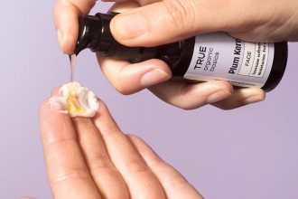 True Organic Basics – Mit Bio-Ölen zu einer gesünderen Haut: Gesichtsöl, Haaröl, Hautpflegeöl, Naturkosmetik, vegane Öle, Pflaumenkernöl