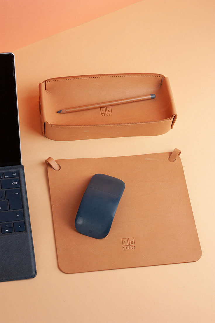 Geschenke für Weihnachten, Geburtstag, Muttertag: Mousepad und Stiftablage aus chromfrei gegerbten Naturleder von Laura Stolz. Made in Germany