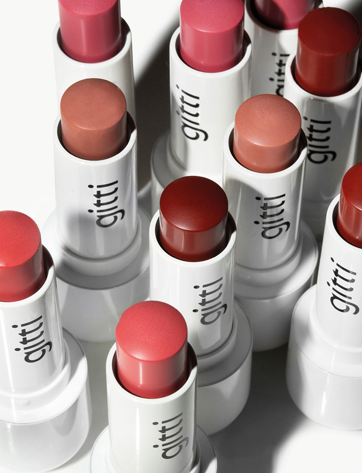 Dekorative Naturkosmetik? Natürliche dekorative Kosmetik – Das ist die Colour & Care Serie von Gitti! Plus Gitti Rabattcode für vegane Mascara, getönter Lip Balm, Lidschatten, Blush